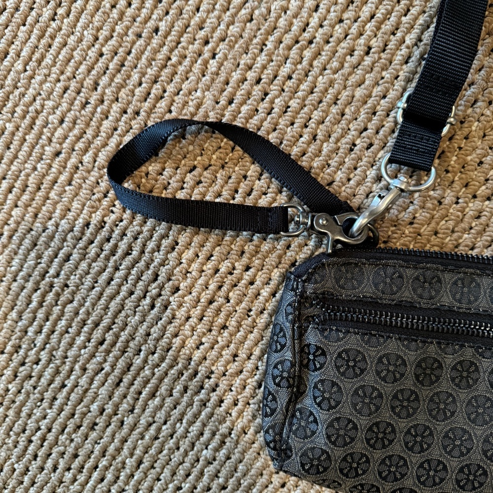 Baggallini Crossbody Purse Wallet Wristlet Gray Geometric Flowers - Picture 3 of 9